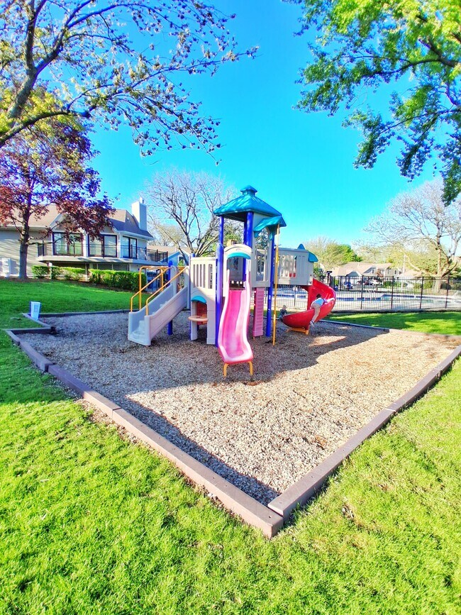 Building Photo - 220 Oak Knoll Ct