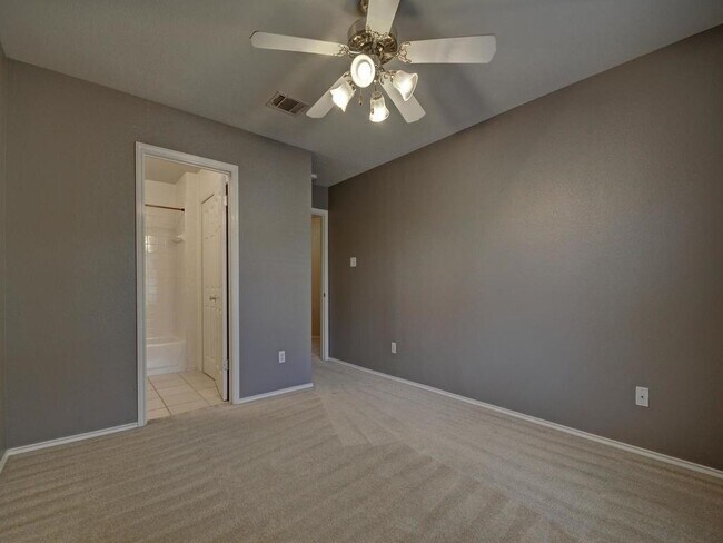 Building Photo - 4400 Switch Willo