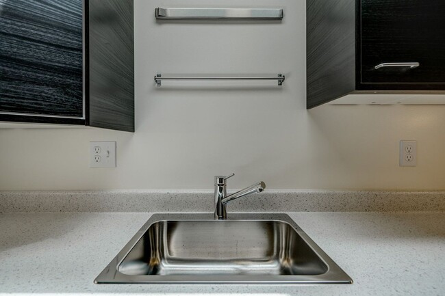 Building Photo - Updated 3 Bedroom 2 Bath Single Level Dupl...
