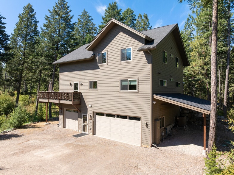 Building Photo - 14583 Sylvan Dr