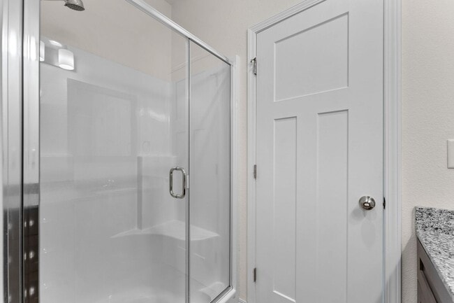 Building Photo - NEW LUXURY 2 BED 2 BATH 1 CAR GARAGE DUPLEX