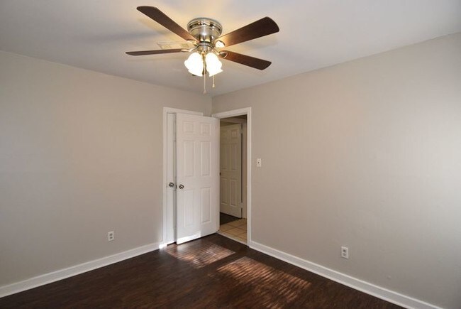 Building Photo - All-Electric 2 Bedroom Duplex - Section 8 OK
