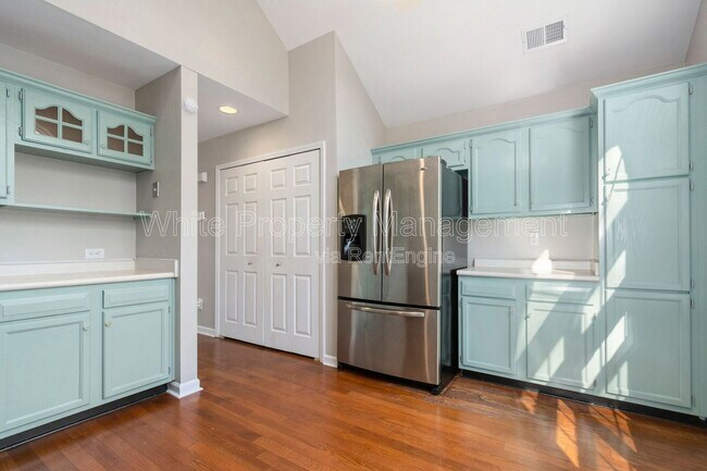 Building Photo - 8401 Southgate Commons Dr