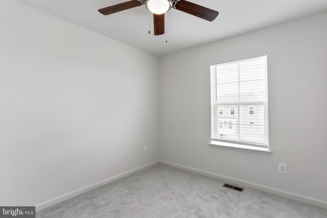 Building Photo - 233 Clifton Mnr