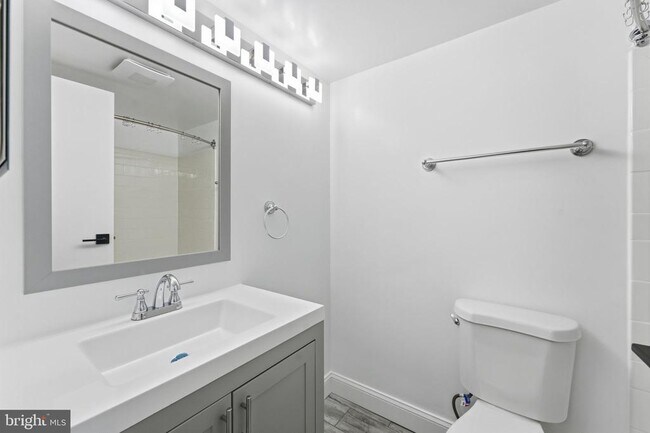 Building Photo - 250 S Reynolds St