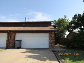 Building Photo - Very nice townhome located in the Heritage...