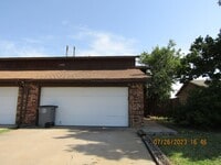 Building Photo - Very nice townhome located in the Heritage Park Area!