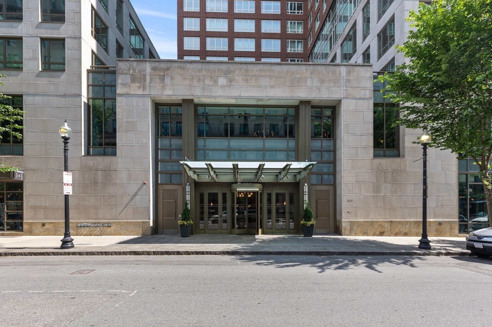 Building Photo - 400 Stuart St