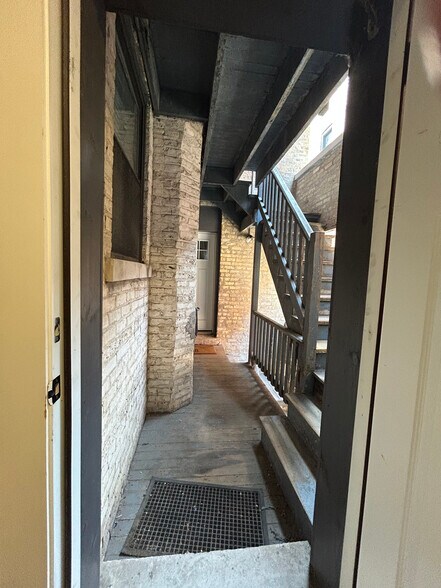 Building Photo - 1128 Maple Ave