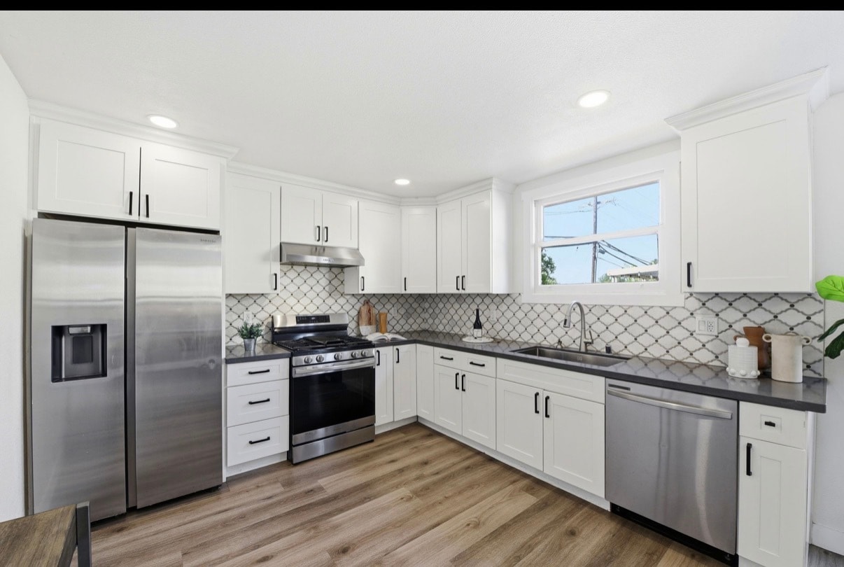Building Photo - 641 Toyon Ave