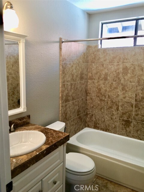 Building Photo - 45 Desert Thorn