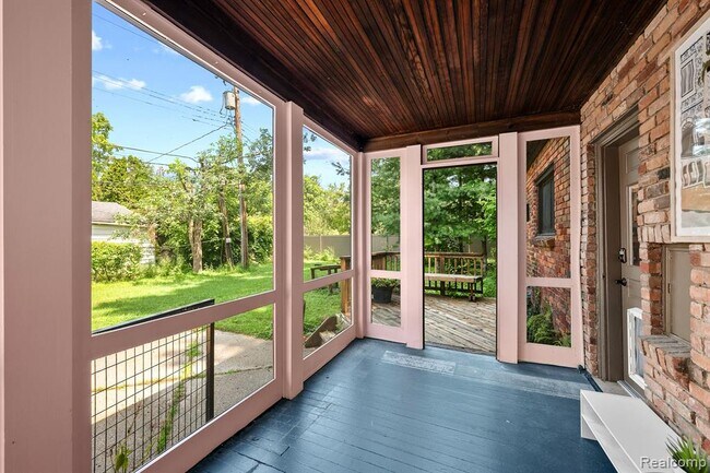 Building Photo - 1516 W Houstonia Ave