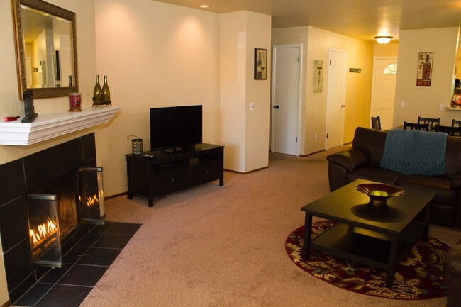 Building Photo - Downstairs Spacious 2 Bedroom 1 Bath Unit just minutes from the Sonoma Plaza