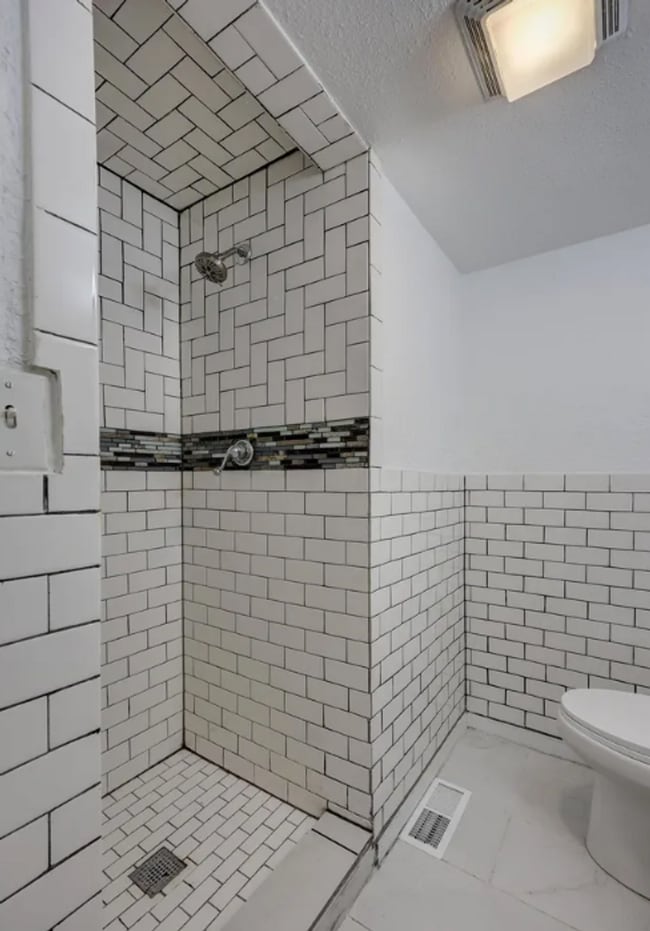 Building Photo - 614 N Wall Ave