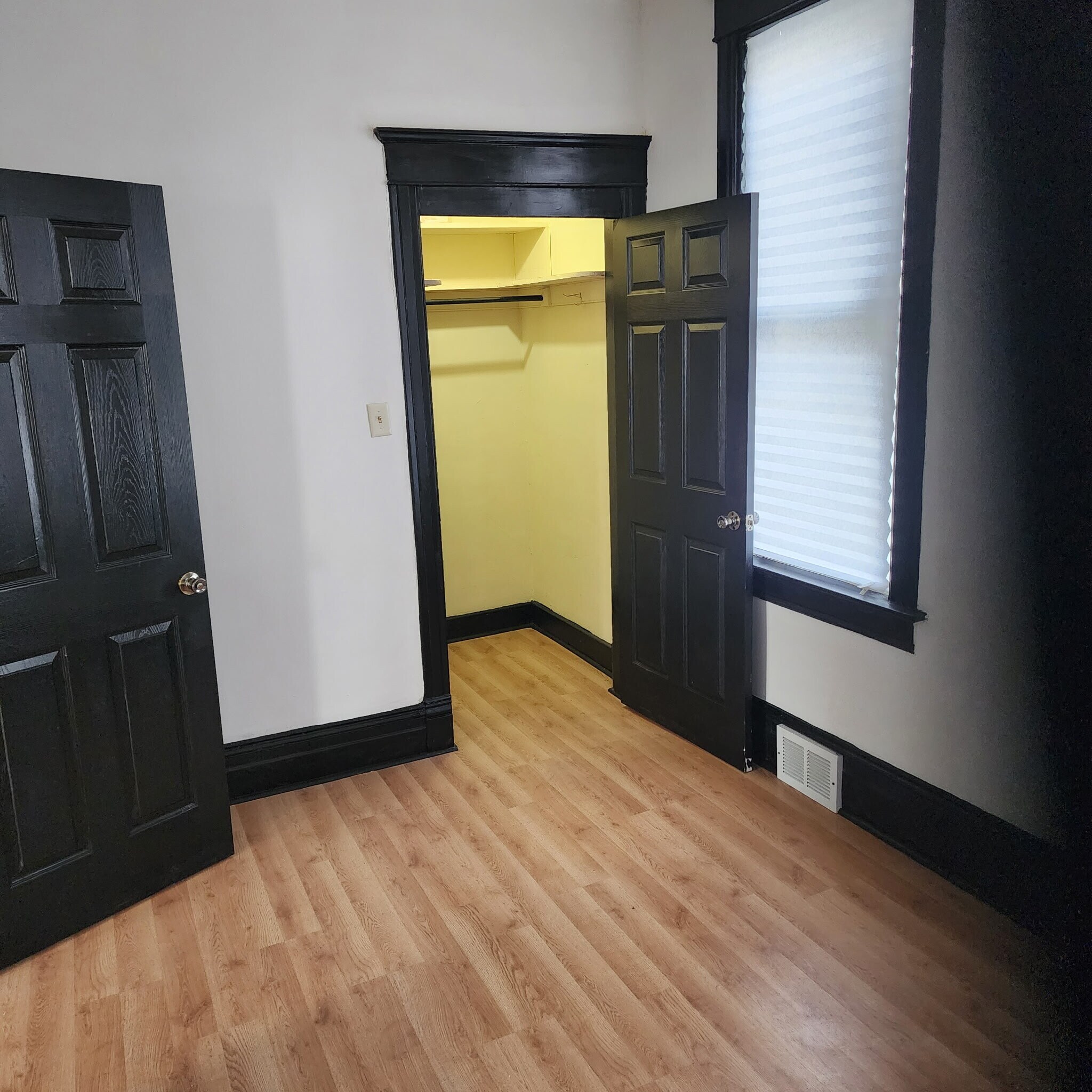 Building Photo - 1528 Thorn St