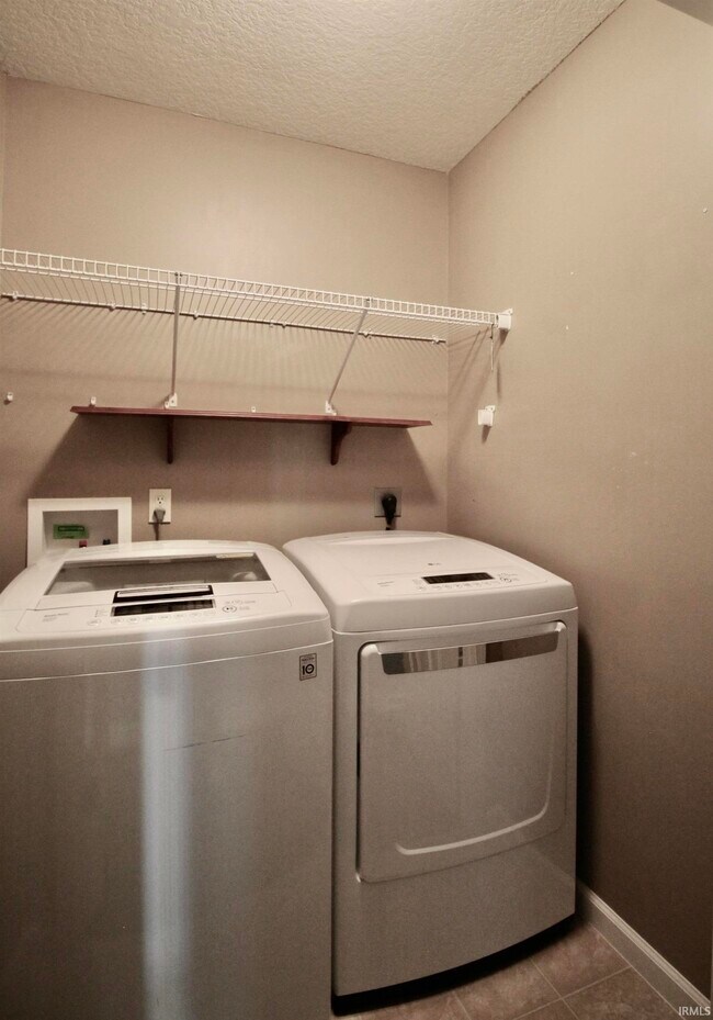 Building Photo - 10153 Archstone Cove