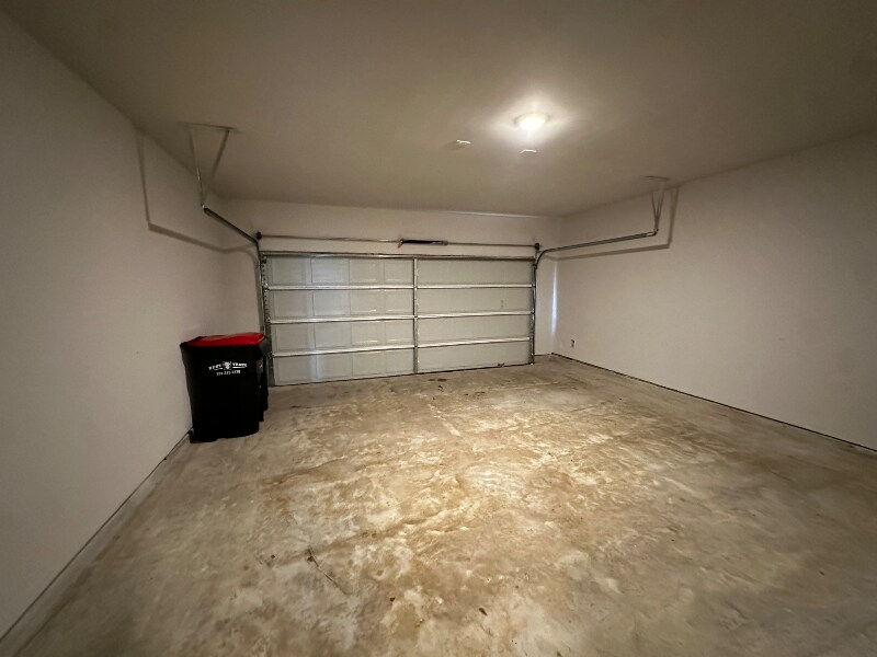 Building Photo - 22114 Regal Heights Dr