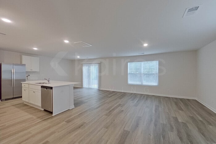 Building Photo - 117 Inez Ave