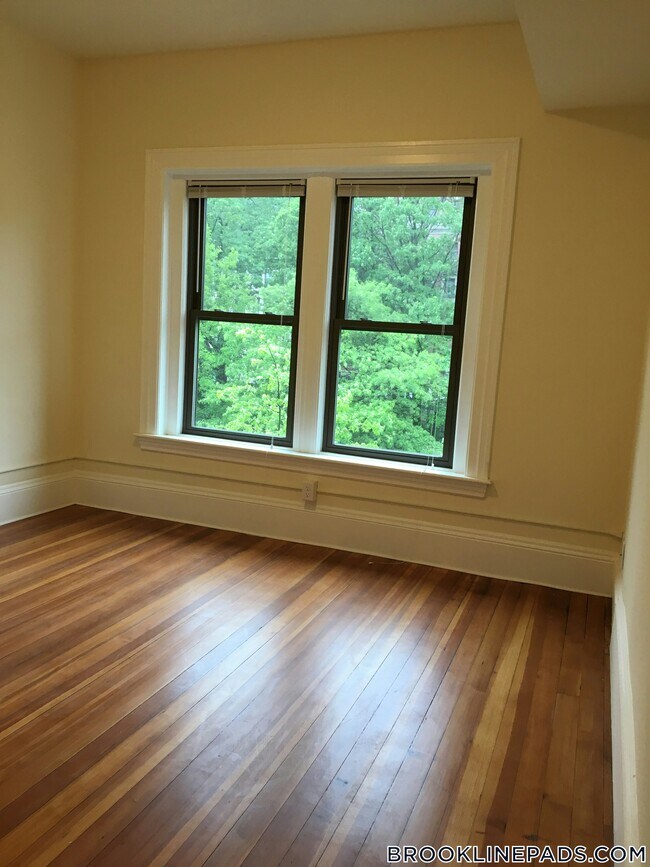 Building Photo - 1463 Beacon St