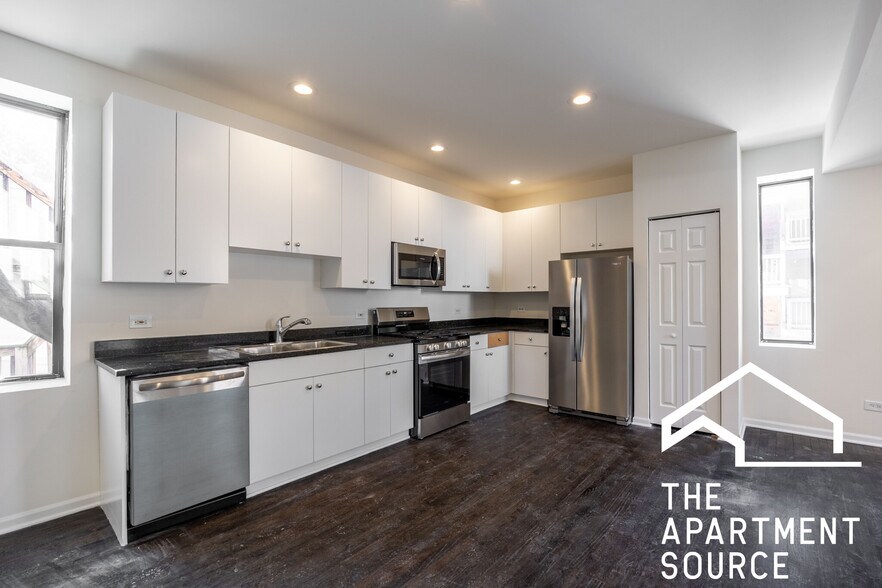 Building Photo - 1257 N Greenview Ave