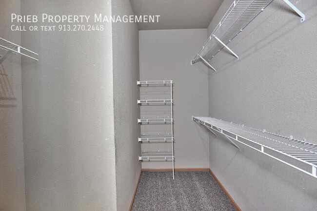 Building Photo - 807 S Woodson Ct