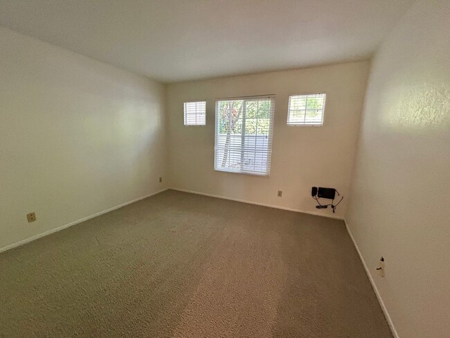 Building Photo - San Roque 3 Bedroom Townhouse - Available Late January