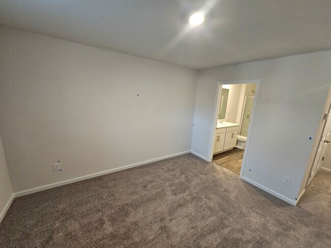 Building Photo - Beautiful Townhome in Charlotte