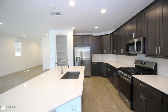 Building Photo - 1649 W la Mirada Dr