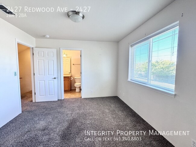 Building Photo - 2427 Redwood Ave