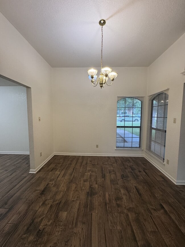 Building Photo - 1801 Thomas Ct
