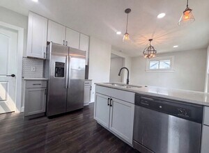 Building Photo - 6971 Warder Dr