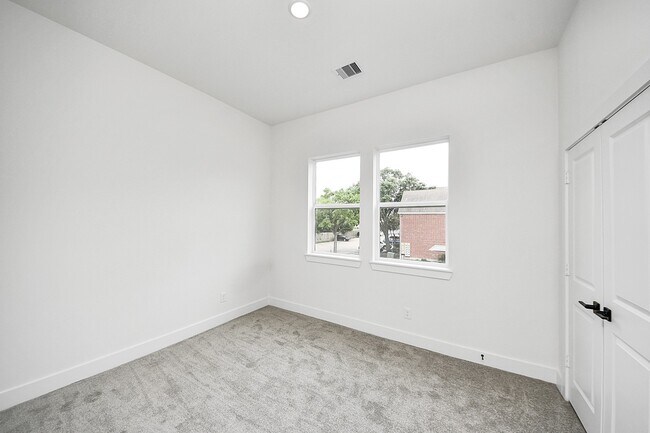 Building Photo - 4338 Avron Dr