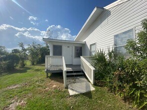 Building Photo - Charming 3Bed/2Ba Duplex Unit Conveniently...