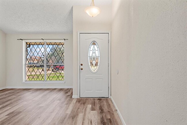 Building Photo - 3706 Westmeadow Dr