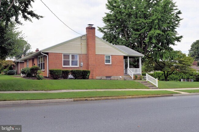 Building Photo - Beautiful 2 bed Rancher for Rent. Palmyra