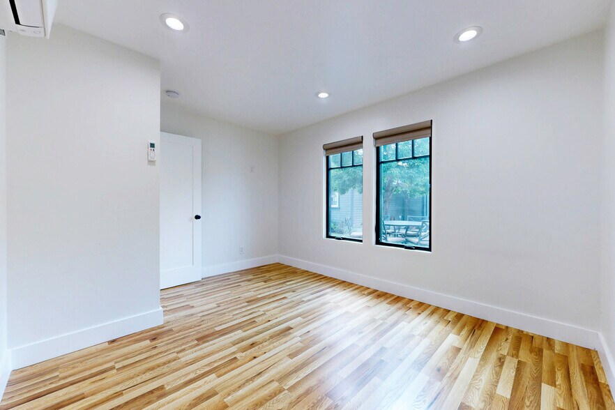 Building Photo - 1843 Las Lunas St