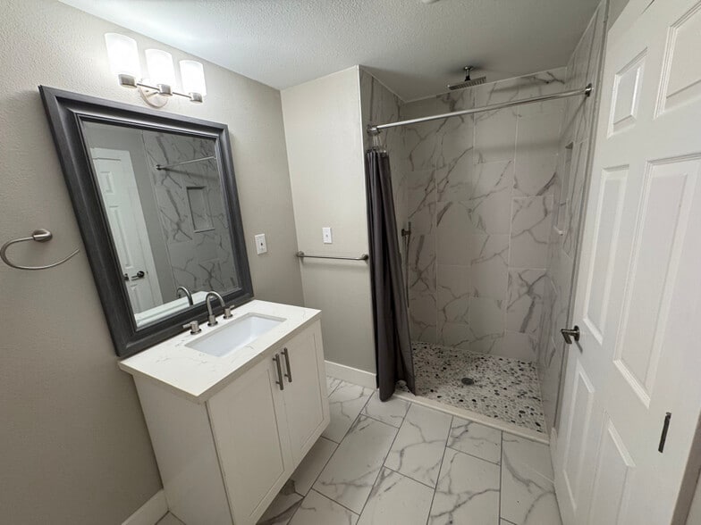 Building Photo - 329 E 25th St