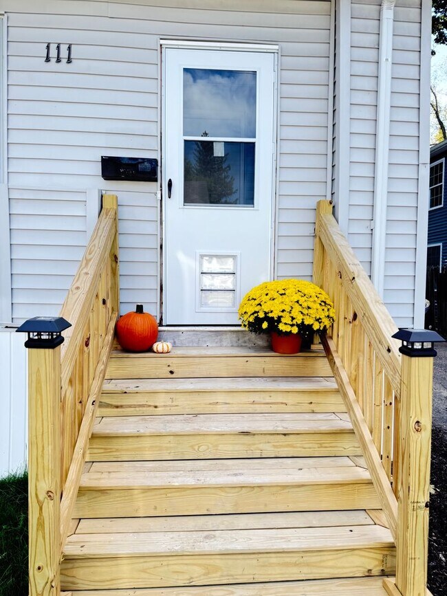 Building Photo - Renovated 4-bedroom 2 full bath, SINGLE FAMILY HOME!!!