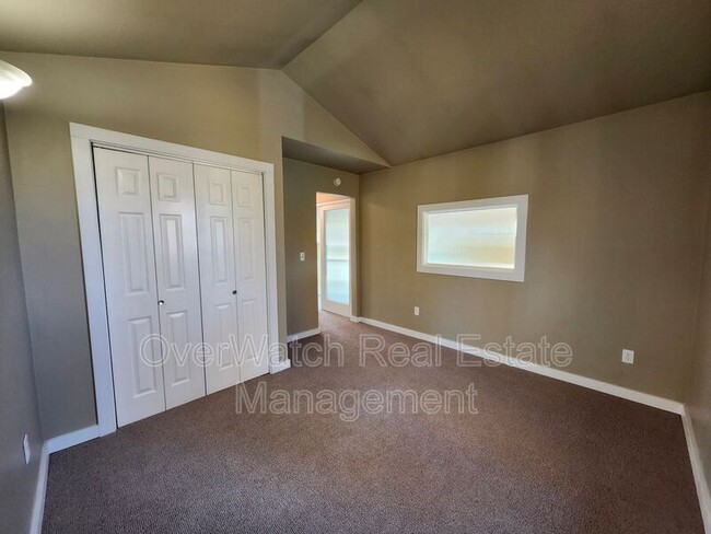 Building Photo - 2435 Clements Dr