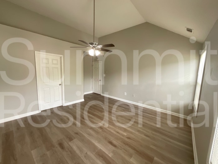 Building Photo - 7189 Ravenwood Ln