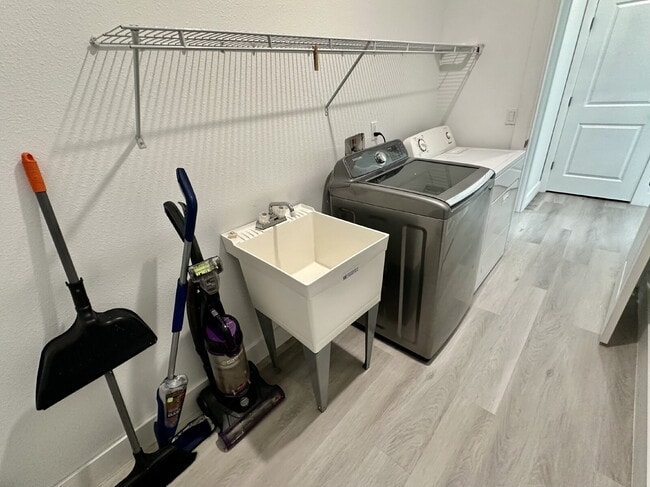 Building Photo - SHARING A BEAUTIFUL LARGE HOME