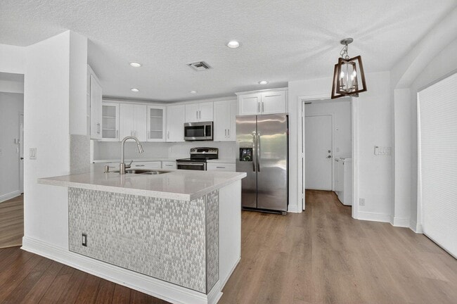 Building Photo - 6502 Brava Way