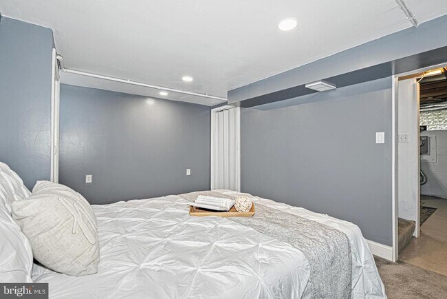 Building Photo - 8272 Kavanagh Rd