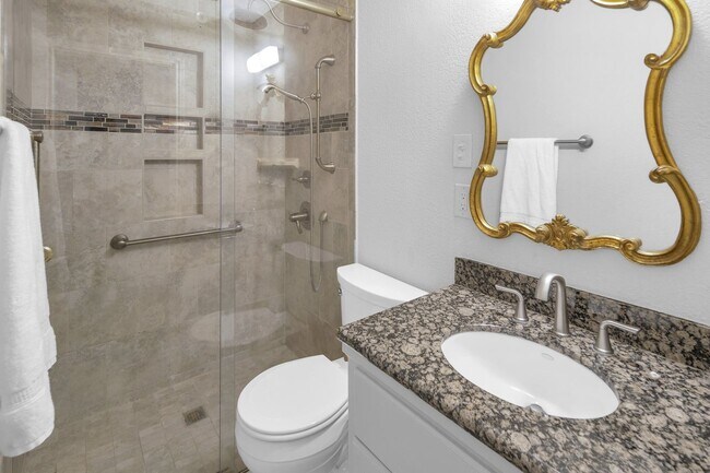 Building Photo - CHARMING 5 BDRM HOME IN CASTLE HILLS!!