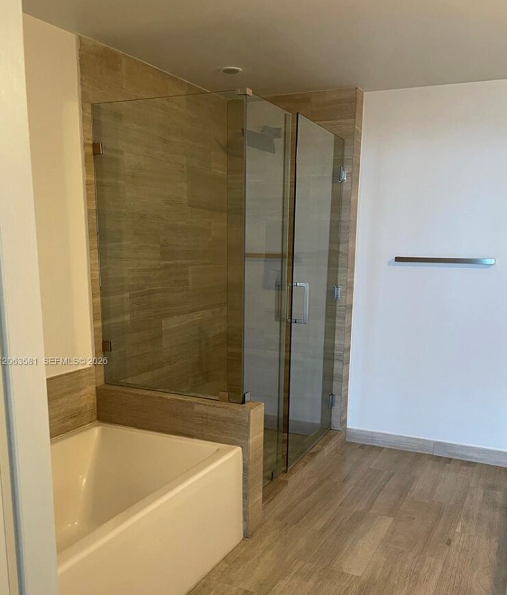 Building Photo - 1300 Brickell Bay Dr