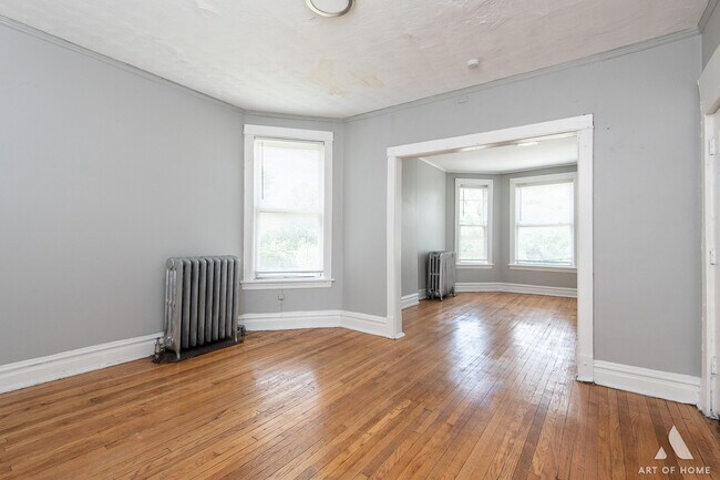 Building Photo - 1229 E 71st St
