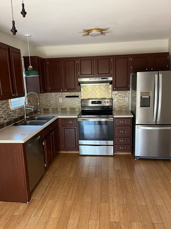 Building Photo - 4 Bedroom Gardener's Delight With Rooftop Patio, Privacy and Covered Parking