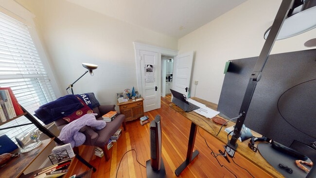 Building Photo - [In-Unit Laundry; Garden] Townhouse-Style Living, with Historical Details & Parking!