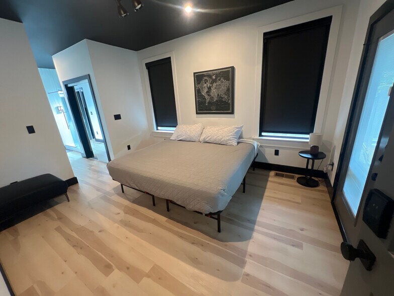 Building Photo - Room in House on Pursley St