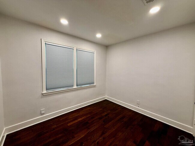 Building Photo - 2050 N 13th Ave